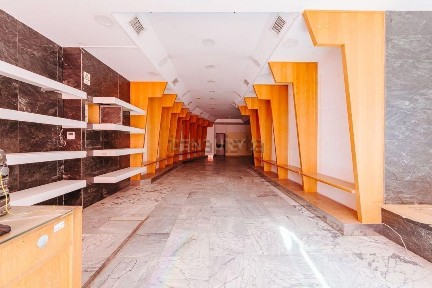 Arrendamento de espaço comercial na Rua Bernardo Francisco da Costa, 14