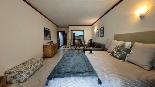 Apartamento T0 à venda na Rua Columbano Bordalo Pinheiro