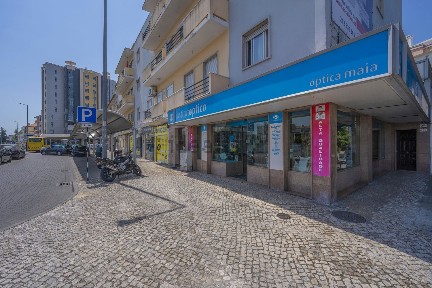 Loja, outras clínicas para trespasse na Avenida 25 de Abril, 300