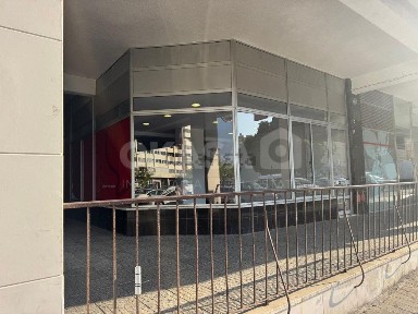 Arrendamento de espaço comercial na Praça da Independência