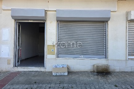 Arrendamento de espaço comercial na Rua Martinho D'Assunção, 5