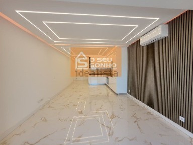 Apartamento T2 à venda em Praia de Quarteira