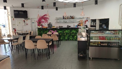 Pizzaria, cafetaria para trespasse na Avenida Luísa Todi