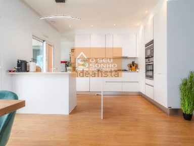 Apartamento T2 à venda na Rua José de Sousa Uva Júnior