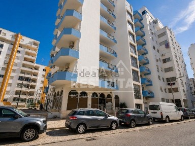 Apartamento T1 à venda na Rua Professora Maria José Correia