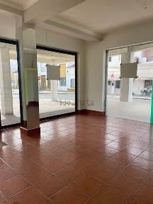 Espaço comercial à venda no Largo 25 de Abril