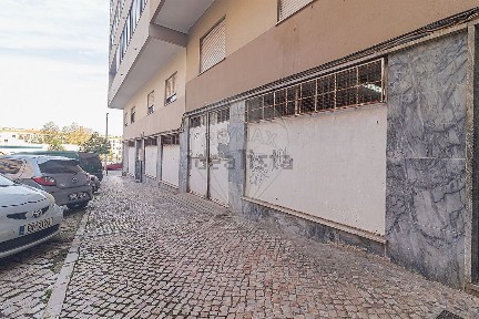 Arrendamento de armazém na Travessa dos Cravos