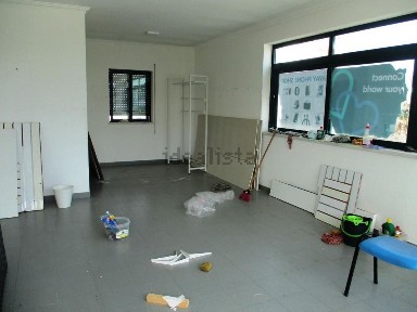 Arrendamento de espaço comercial na Avenida 4 de Outubro