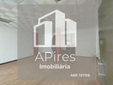 Arrendamento de espaço comercial no Largo da Coroa, 3