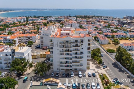 Apartamento T3 à venda na Praça do Poder Local