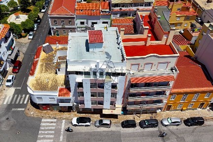 Apartamento T2 à venda na Rua Mouzinho de Albuquerque
