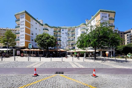 Apartamento T1 à venda na Avenida Tomás Cabreira