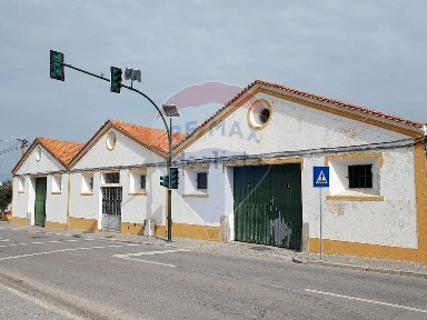 Armazém à venda em Santa Eulália