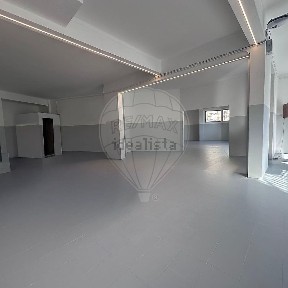 Arrendamento de armazém na Cova da Piedade