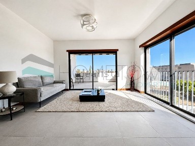 Apartamento T2 à venda na Rua Volta das Romanzeiras