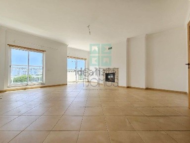 Apartamento T3 à venda na Rua Alberto Iria, 1