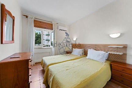 Apartamento T1 à venda na Avenida Tomás Cabreira