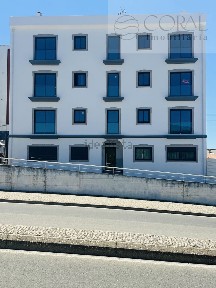 Apartamento T3 à venda na Rua Padre Sena Neto