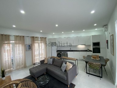 Apartamento T1 à venda na Rua Elias Garcia, 16