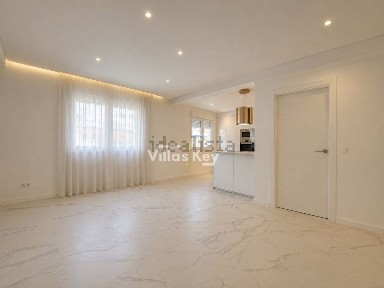 Apartamento T3 à venda na Rua António Aleixo