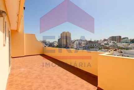 Apartamento T4 à venda no Largo do Sol Posto, 7