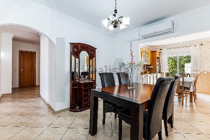Apartamento T3 à venda na Avenida Manuel G. Rosa Mendes s/n