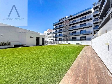 Apartamento T0 à venda na Estrada de Quelfes