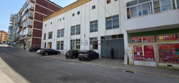 Arrendamento de armazém na Cruz de Pau