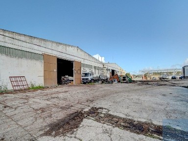 Arrendamento de armazém na Rua do Operário, 2