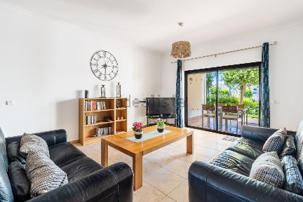 Apartamento T2 à venda no Urb. Porto de Mos