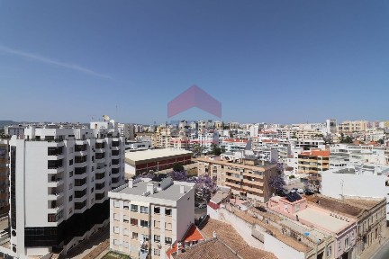 Apartamento T1 à venda no Largo de Camões, 1