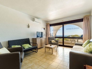 Apartamento T2 à venda no Centro de Olhos de Água