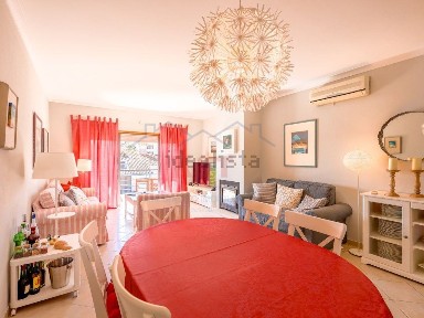 Apartamento T2 à venda na Rua Caetano Feu