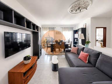 Apartamento T2 à venda na Rua Comandante Henrique de Brito, 3