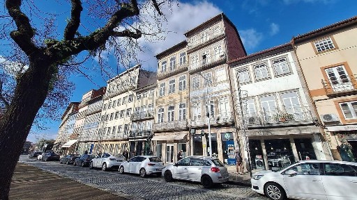 Arrendamento de escritório no Largo do Trovador