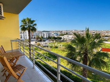 Apartamento T2 à venda na Estrada da Meia Praia