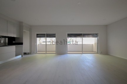 Apartamento T3 à venda na Avenida 25 de Abril