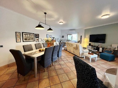 Apartamento T3 à venda na Rua Sacadura Cabral, 262