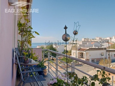 Apartamento T3 à venda na Rua dos Caliços