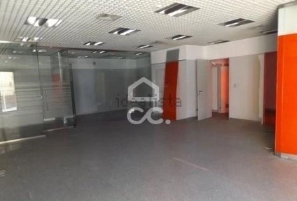 Espaço comercial à venda na Rua Doutor António Maria Galhordas