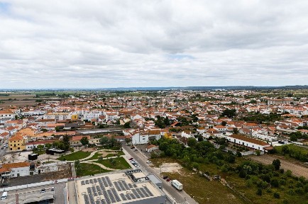 Armazém à venda na Rua José Relvas s/n