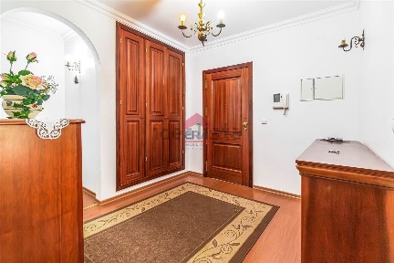 Apartamento T2 à venda na Rua Maria Aboim