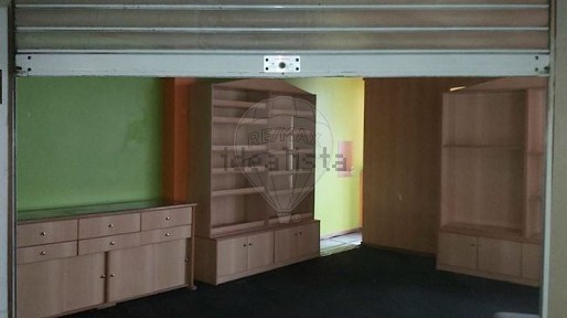 Espaço comercial à venda na Rua Luís Falcão de Sommer