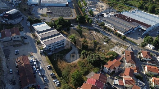 Espaço comercial ou armazém à venda em Caldas de Vizela