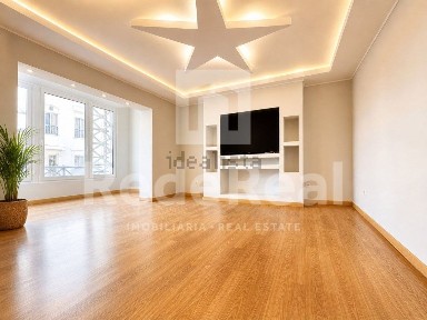 Apartamento T3 à venda na Rua Manuel Teixeira Gomes