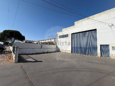 Armazém à venda em Casal dos Bernardos