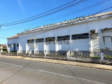 Armazém à venda em Alcanhões