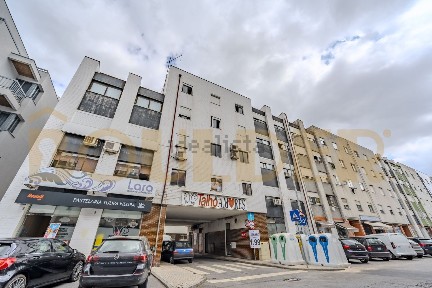 Espaço comercial ou armazém à venda na Rua Conselheiro Lobato s/n