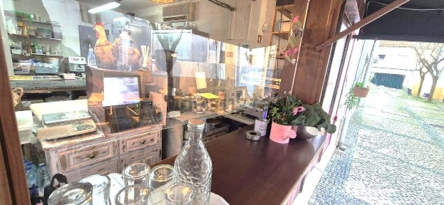 Espaço comercial à venda na Rua Doutor Óscar da Costa Neves, 2