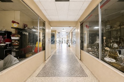 Espaço comercial à venda na Avenida Narciso Ferreira, 9